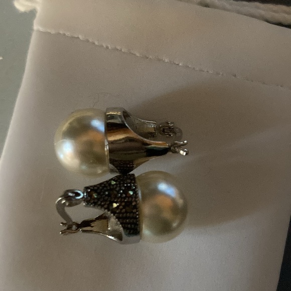 Earrings - Picture 3 of 3